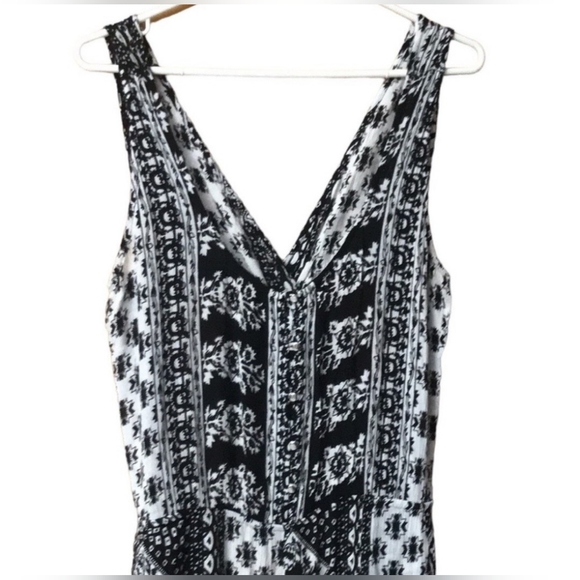 ⏰️3/$10 XL Open back viscose cropped jumper black&white - Picture 2 of 5